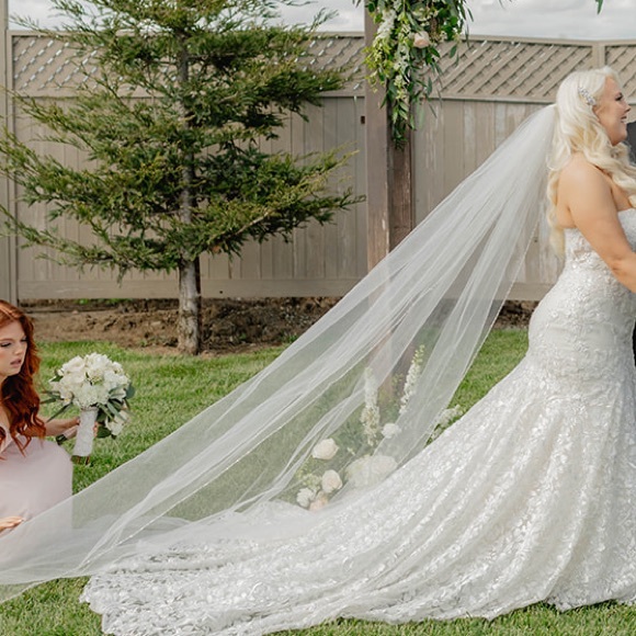 Cathedral wedding veil. Used once beautiful detail - Picture 1 of 6